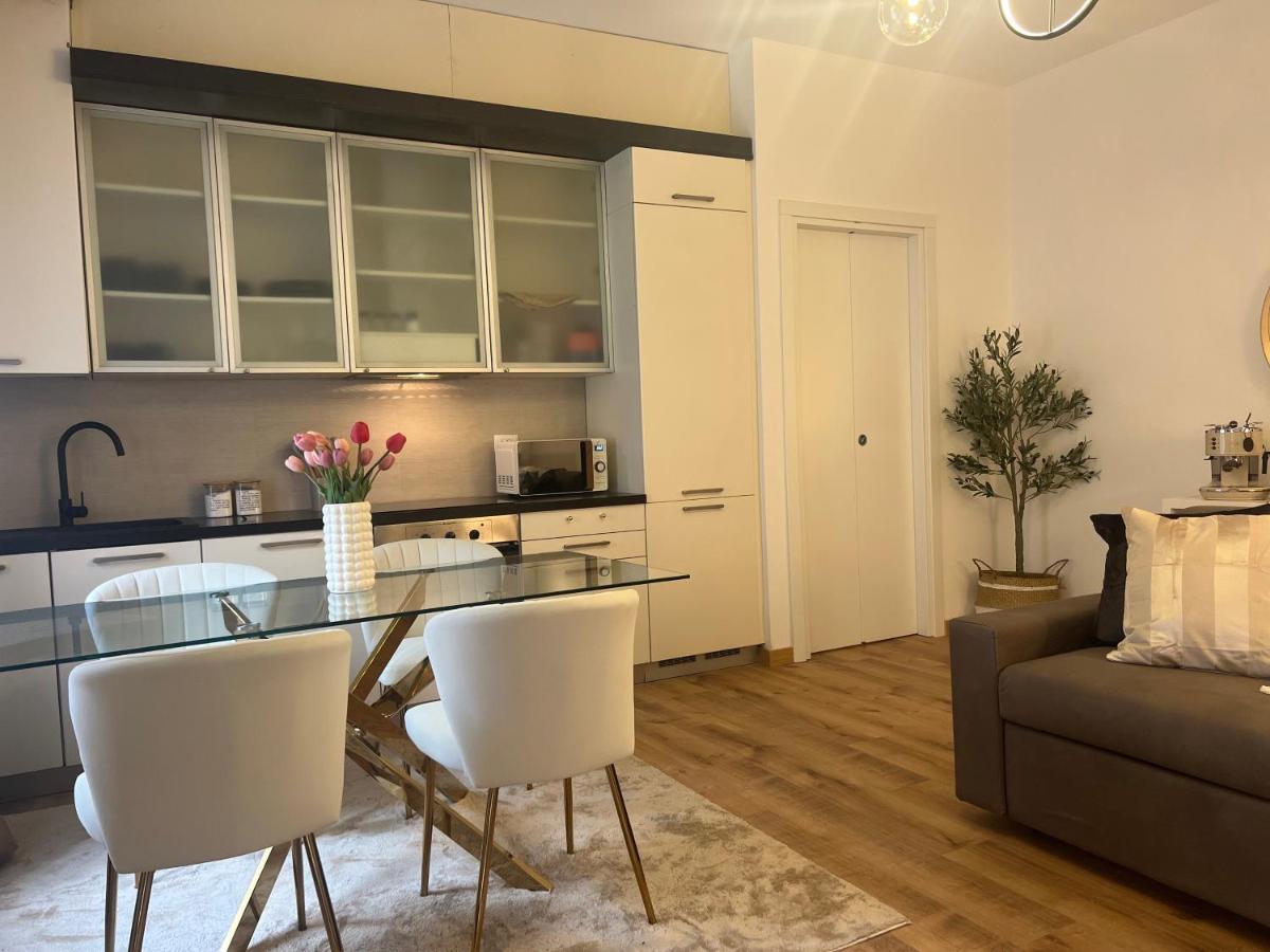 Regina Milano In Bocconi Appartement Buitenkant foto